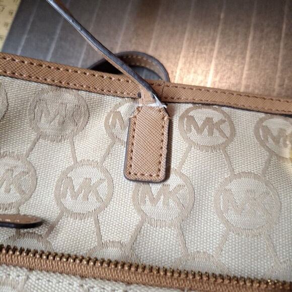 Michael Kors Kempton Signature Medium Pocket Tote (Beige/Camel/Tan) - Picture 7 of 8